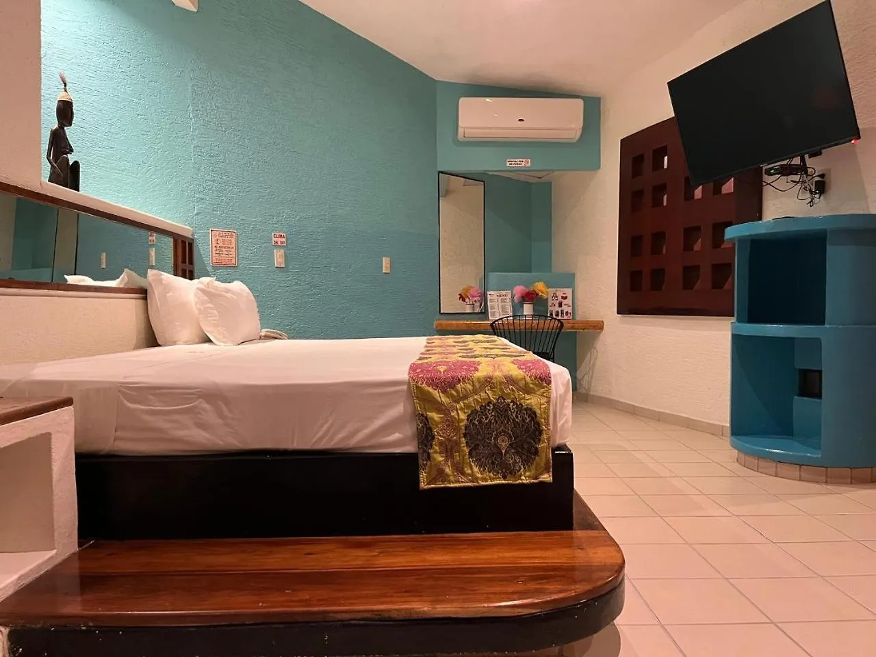 Cerezas Motel Cancun